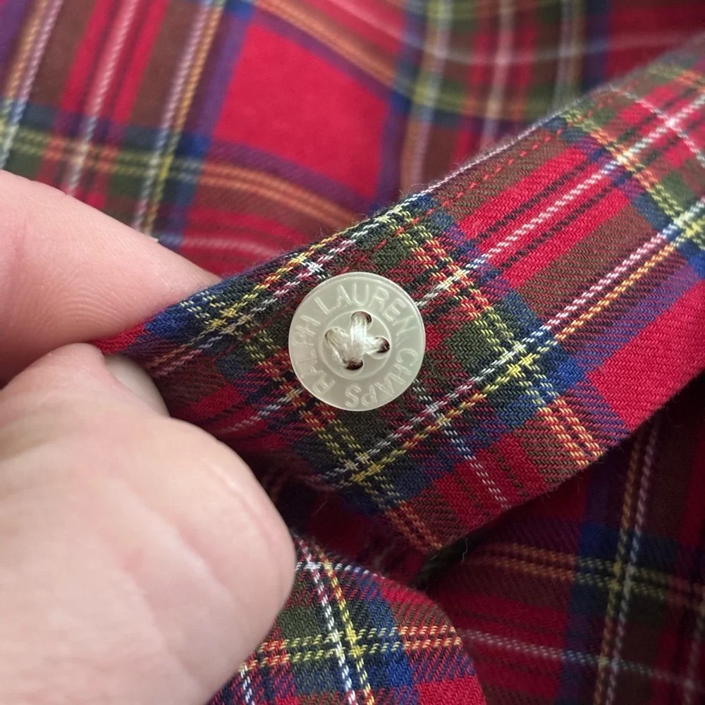 Comfortable Chaps by Ralph Lauren Men's Red and Green Plaid Button Down Shirt - Picture 7 of 9